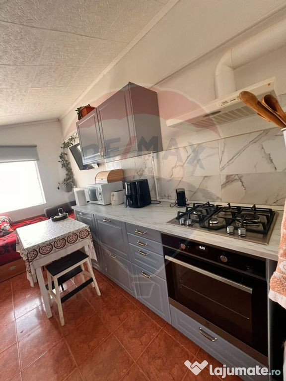 Casă / Vilă cu 4 camere de vânzare în zona Periferie