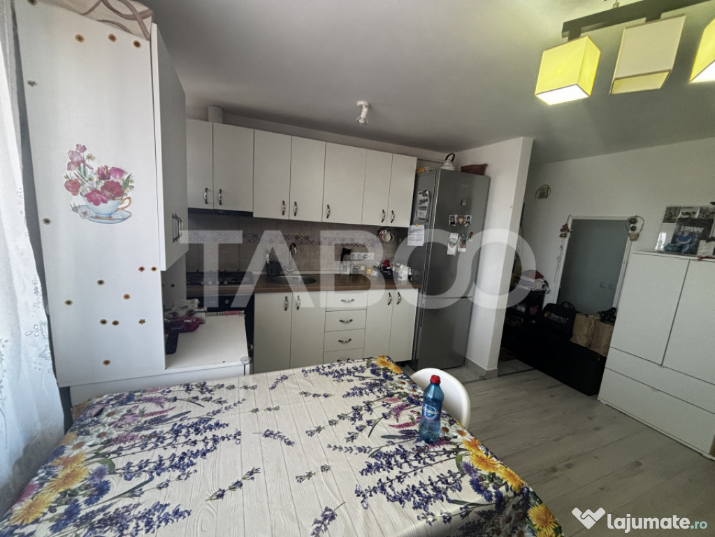 Apartament decomandat vanzare 2 camere 76 mp zona Tiglari