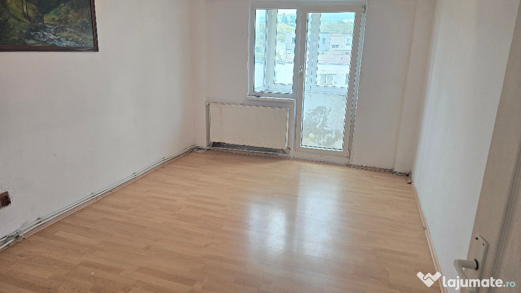 Vand apartament 2 camere decomandat in Deva, zona Micro 15, etaj 7,