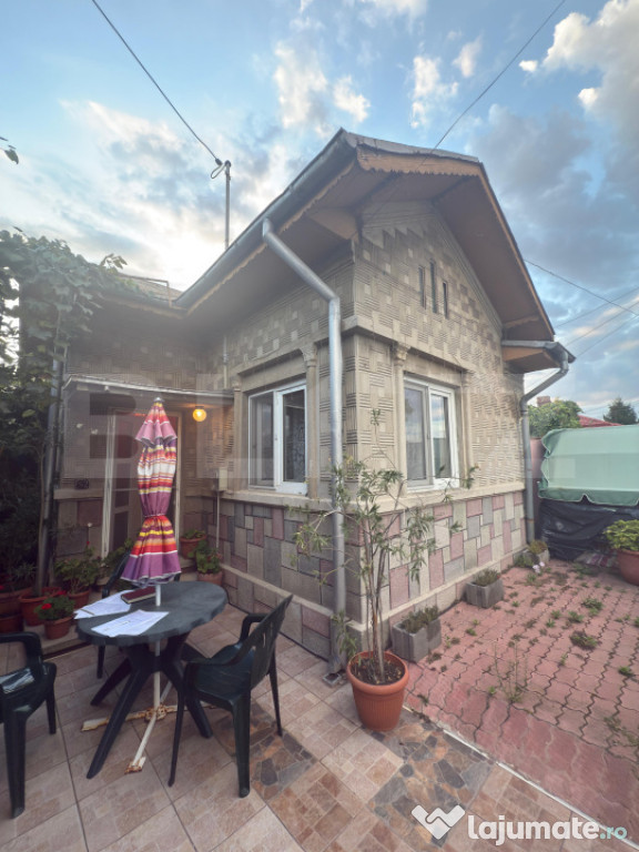 Casa de vanzare 5 camere + dependente