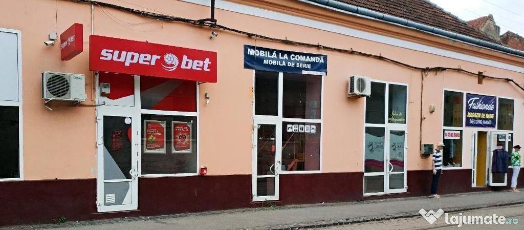 Inchiriez spatiu cu vitrina, intrare stradala traian