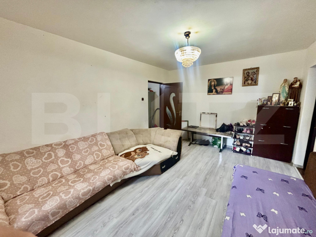 Apartament semidecomandat, 3 camere, Craiovita Noua, zona Pi