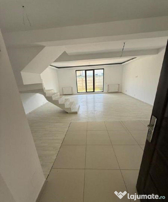 Triplex cu 4 camere|finisaje de calitate|pozitie buna