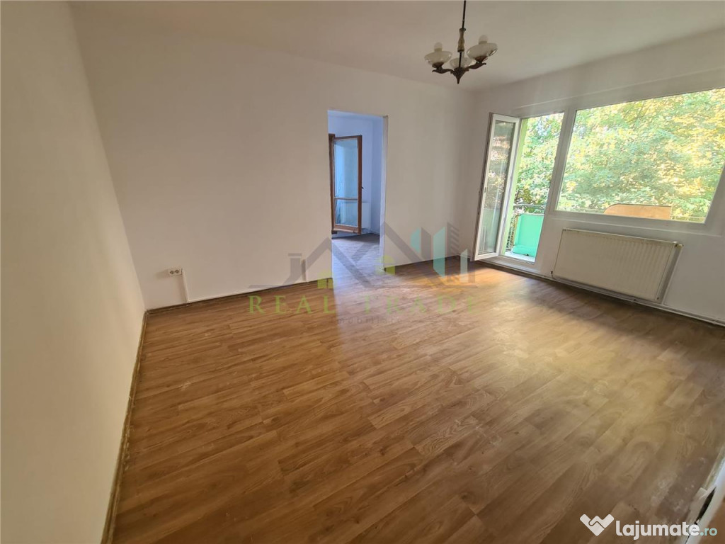 Apartament 3 camere etaj intermediar Calea Bucuresti