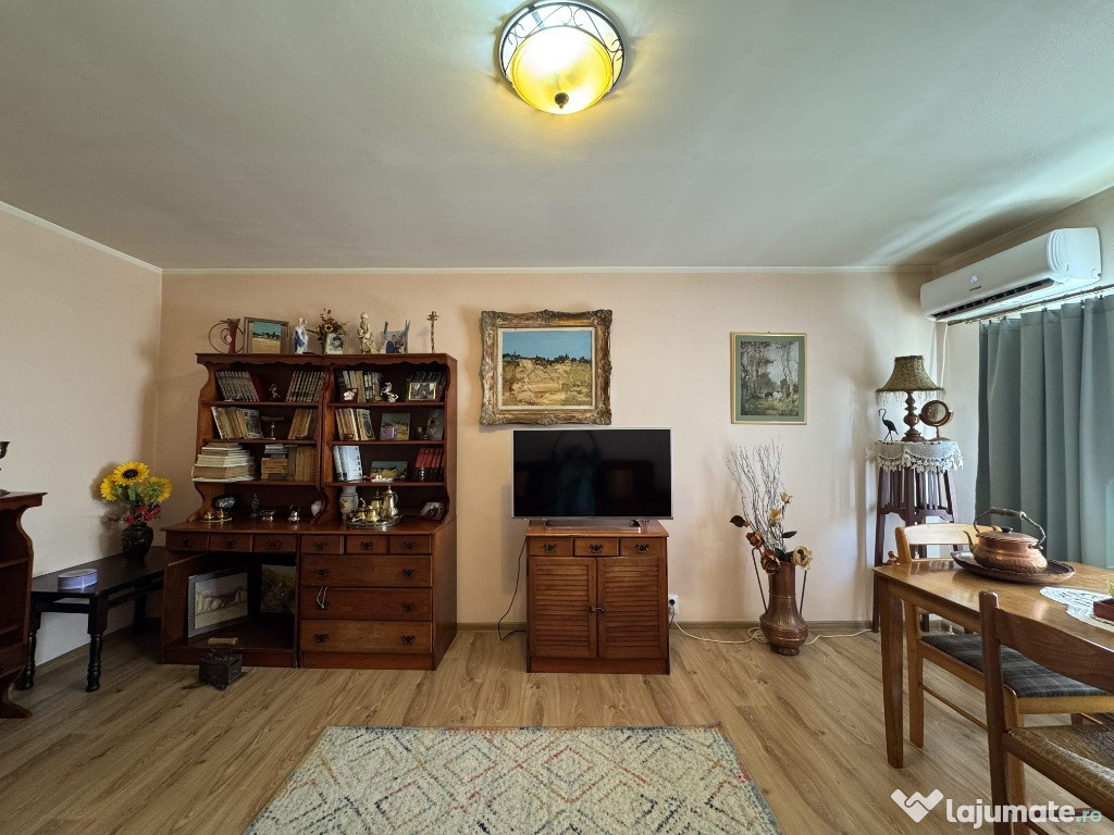 2 cam. decomandat, 53 mp, et.4 cu acoperis, Cuza-Voda
