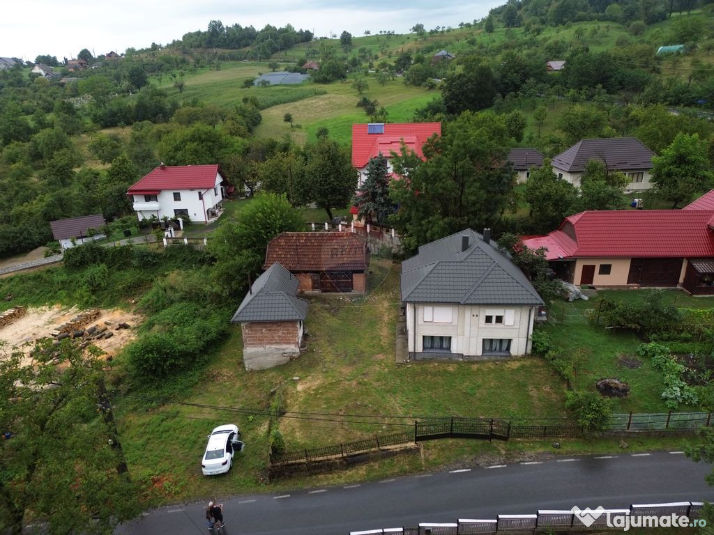 De vânzare casă din caramida cu teren – zonă Pensiun...