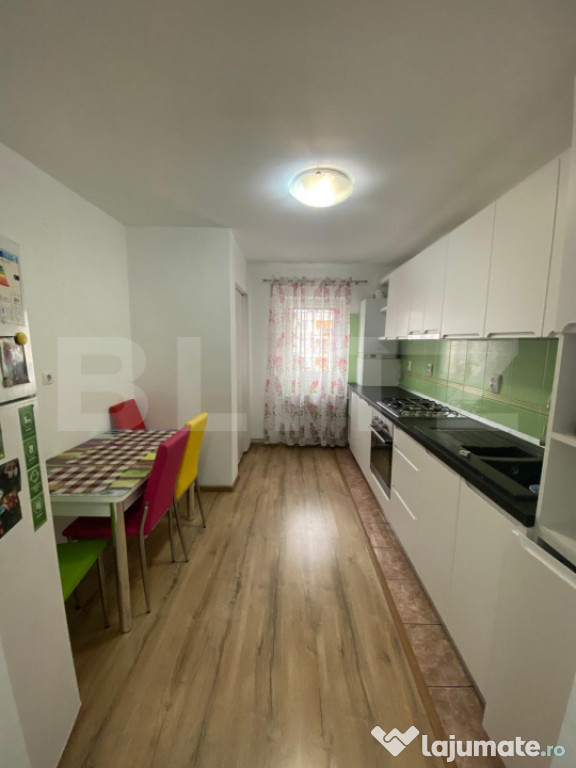 Apartament 3 camere, decomandat, zona Standard