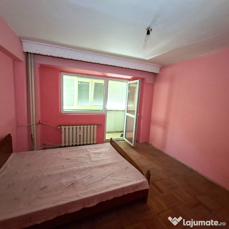 Apartament 3 camere, ultracentral, Focșani, etaj 1
