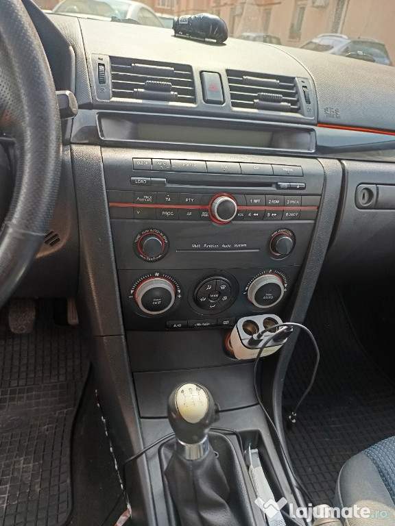 Vind mazda3 arata impecabil cu acte la zi