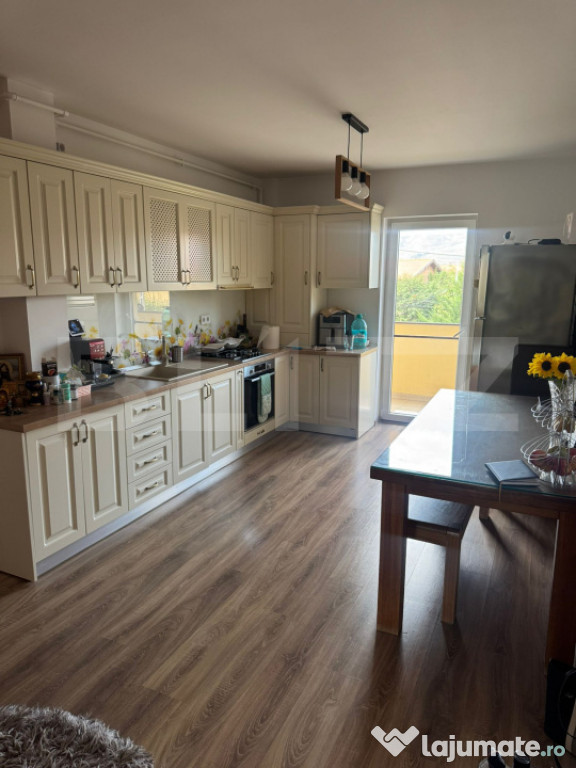Apartament 3 camere, decomandate,balcon 11mp, 2 parcari