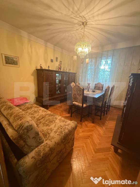 Apartament 3 camere, etaj intermediar, zona Centrala