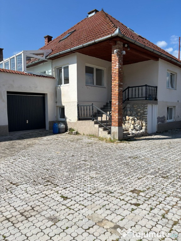 Vând casa Izvorul Mureș