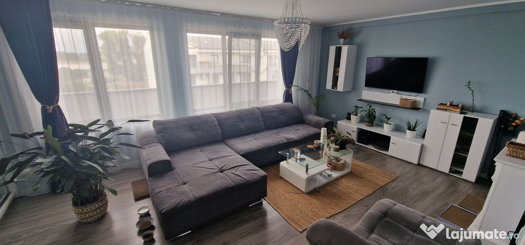 Apartament cu 3 camere decomandat, zona Promo.