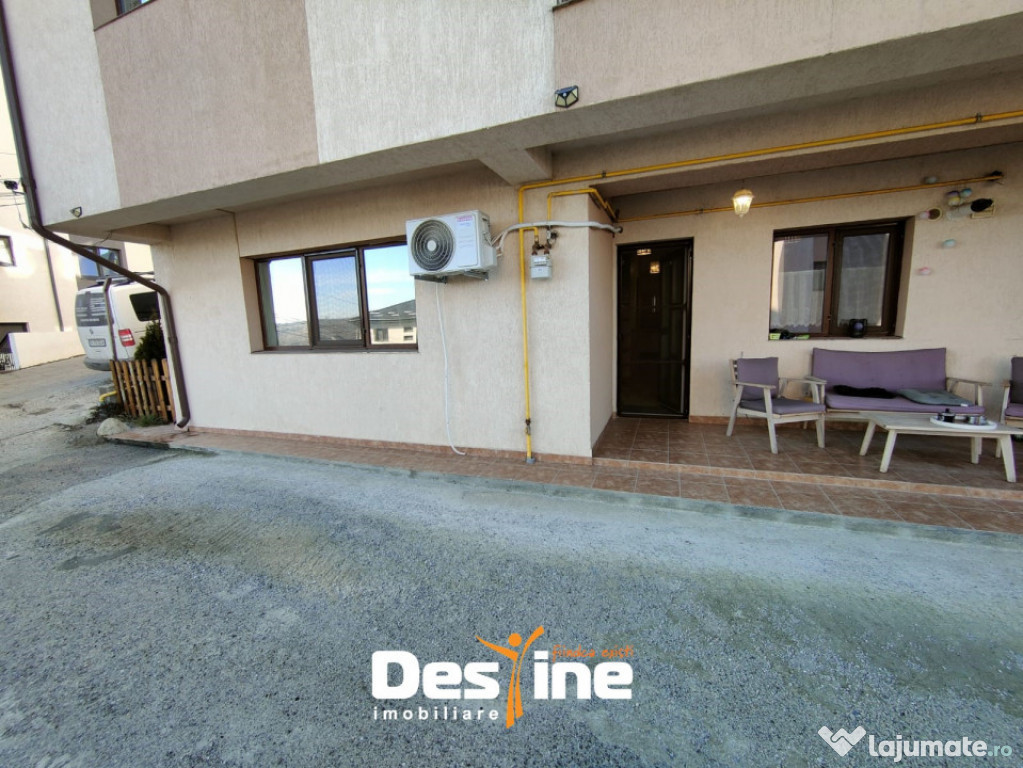Apartament 3 camere 81 mp loc de parcare minigradina terasa