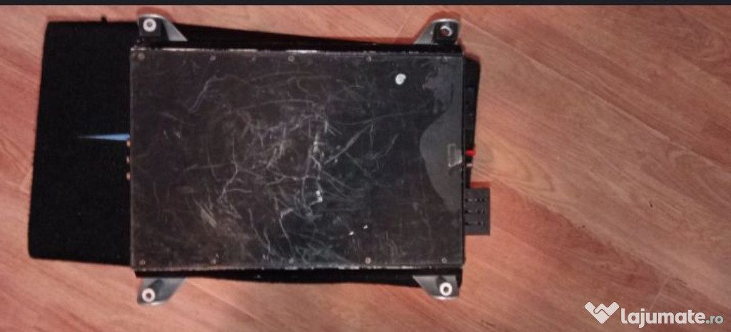 Vând boxă auto cu amplificator i
