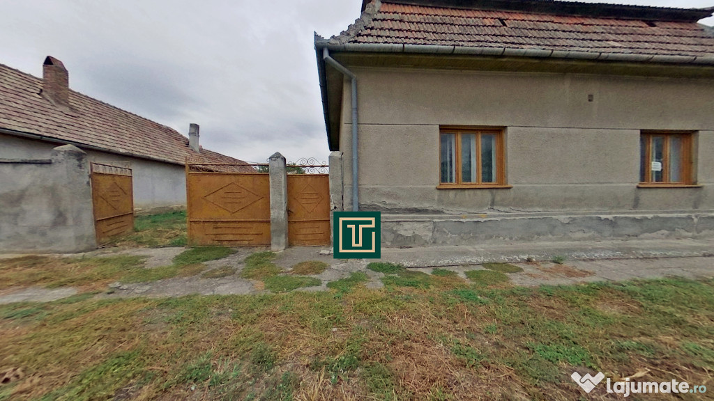 Casă tradițională cu teren generos în Secusigiu, județul Arad