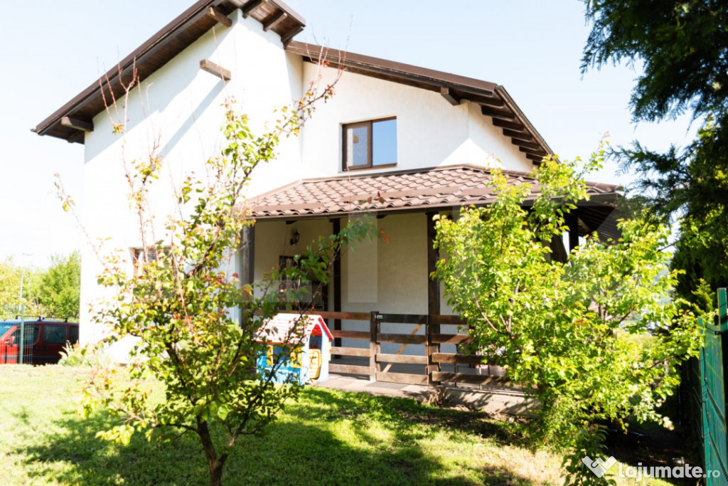 Casa individuala, 4 dormitoare, 210mp, 450 mp teren, garaj,