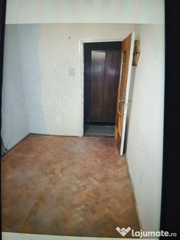 Vand apatament 4 camere