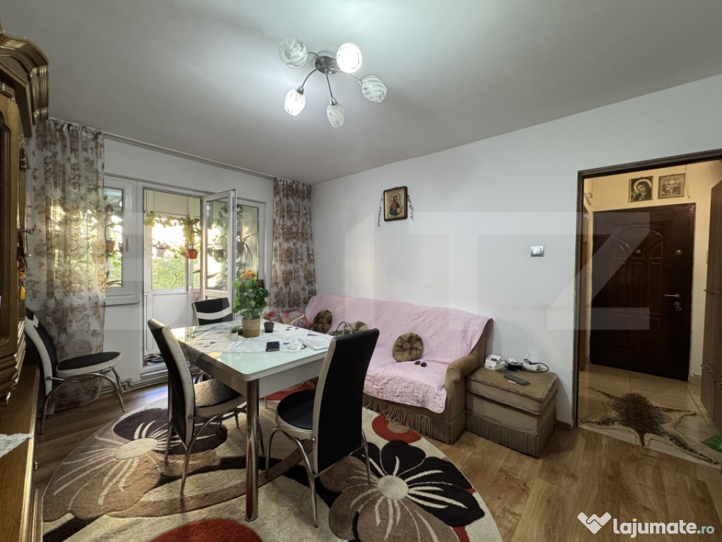 Apartament renovat 3 camere, semidecomandat, et. 1, Craiovit