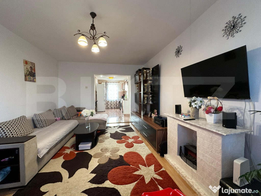 Apartament cu 3 camere decomandat, balcon, loc de parcare–
