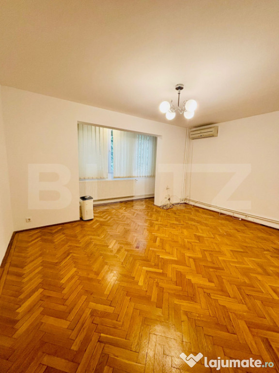 Apartament 4 camere, decomandat, cu garaj, zona Medicina