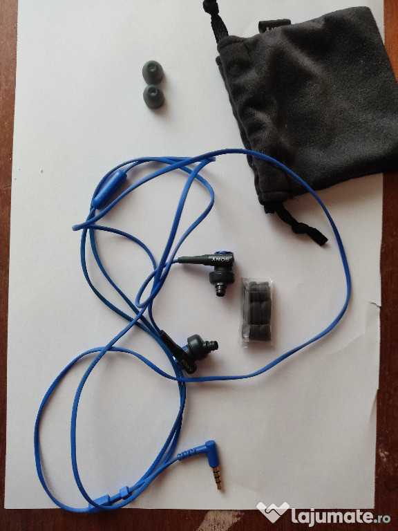 Vand casti in-ear cu fir Sony MDR-XB50APL Extra Bass