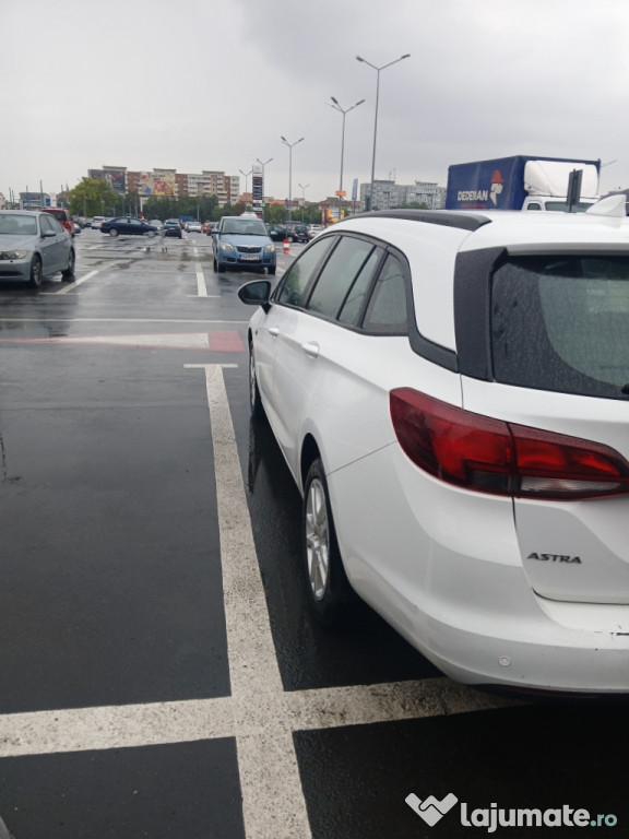 Vând mașină Opel Astra K Impecabila