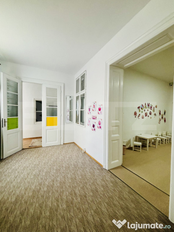 Casă spațioasă cu 10 camere, ideală pentru locuință sa