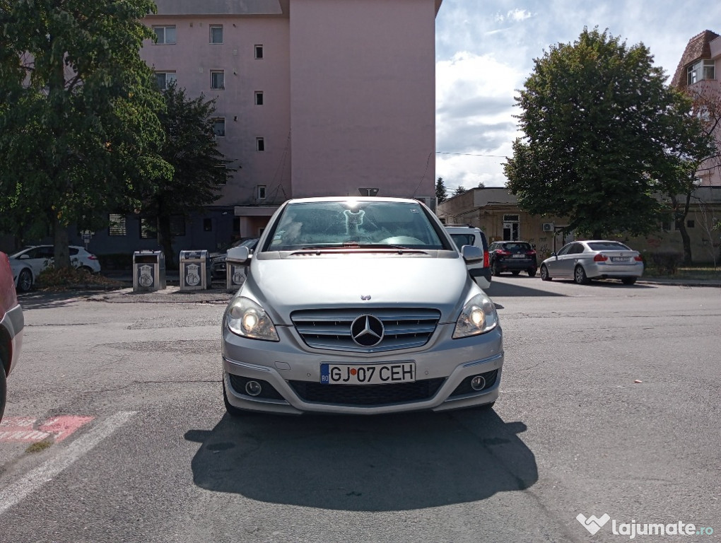 Mercede-Benz B180