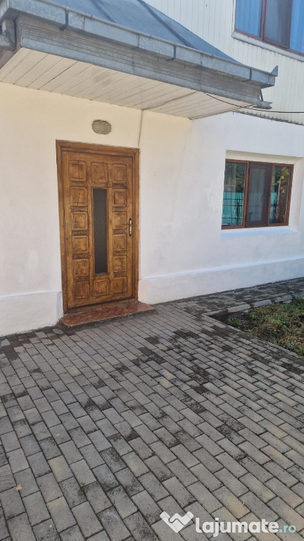 Se vinde casă central