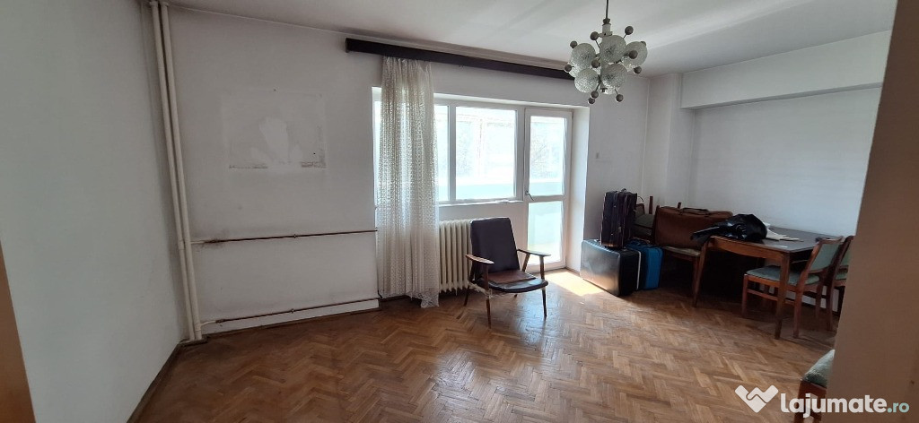 Apartament 4 camere spatios, decomandat, Pantelimon - Liceul Blaga