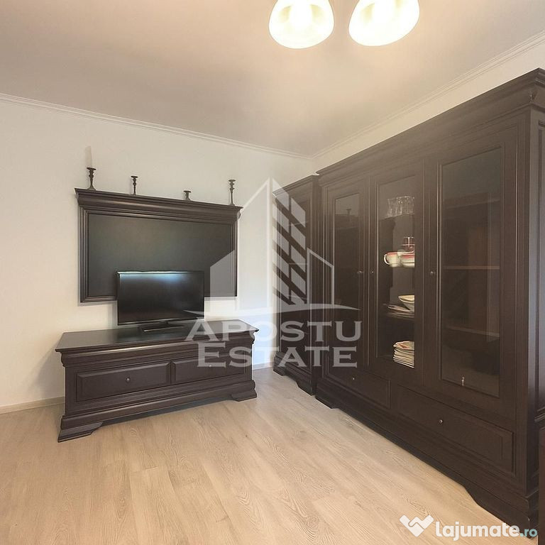 Apartament cu 3 camere, decomandat, zona Lipovei