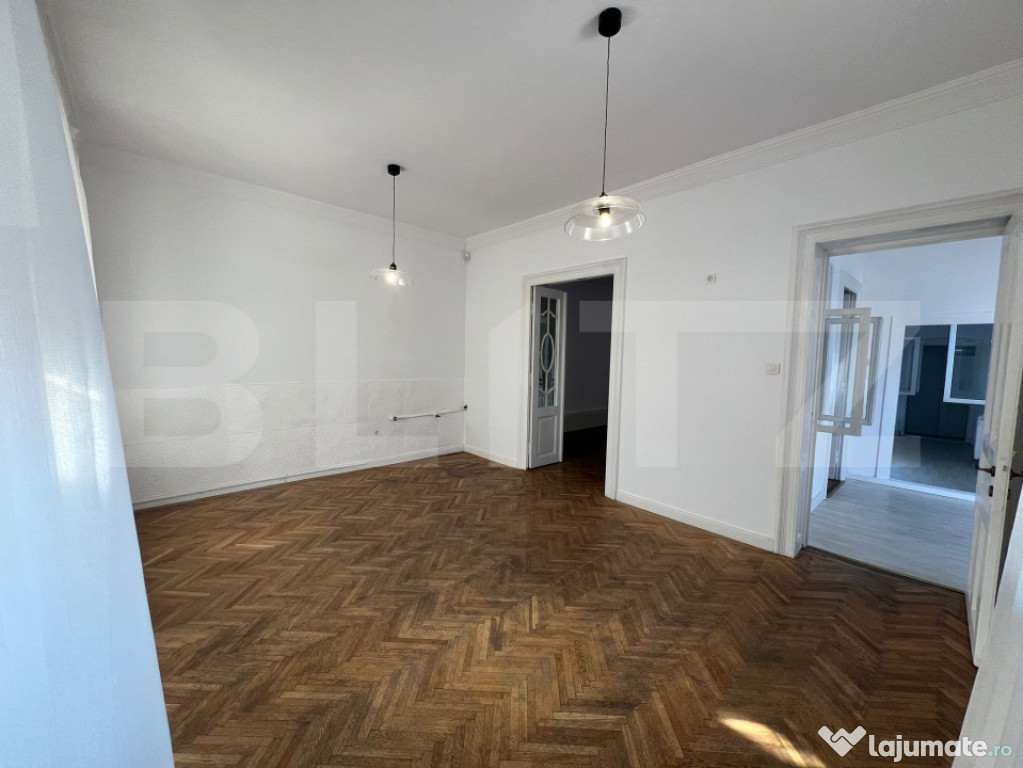 Casa\Spatiu comercial 4 camere, 130 mp, zona Piata Mare