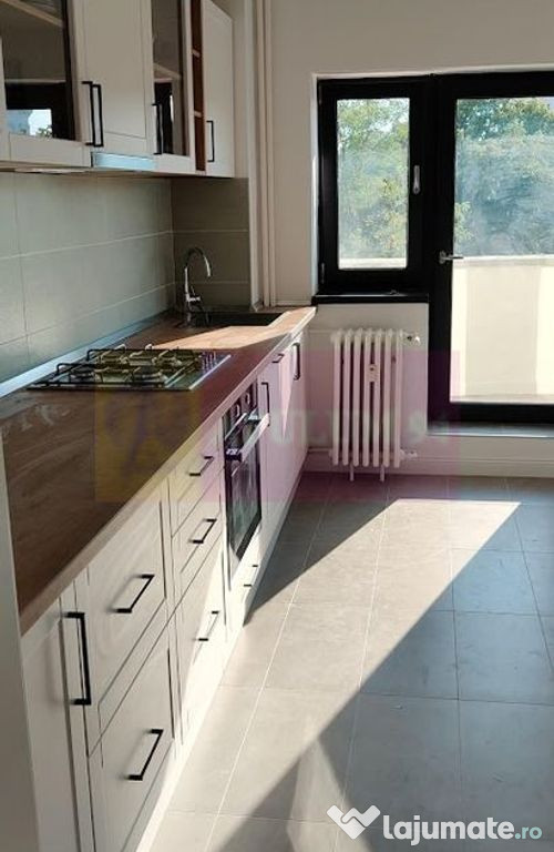 Vanzare apartament 3 camere in zona Unirii-Dambovita