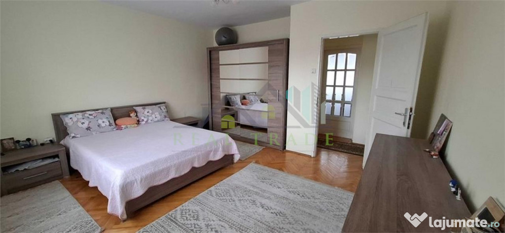 Apartament 3 camere bloc vila zona Garii- Piata Dacia
