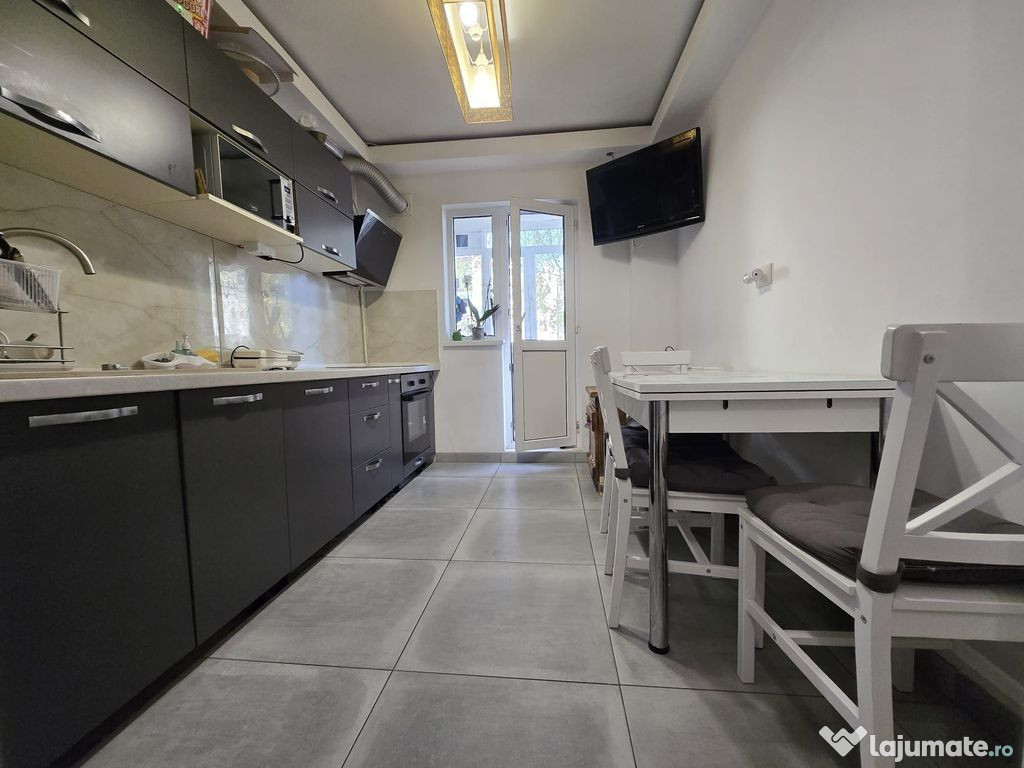 Apartament 3 camere decomandat renovat -Aparatorii Patrie...
