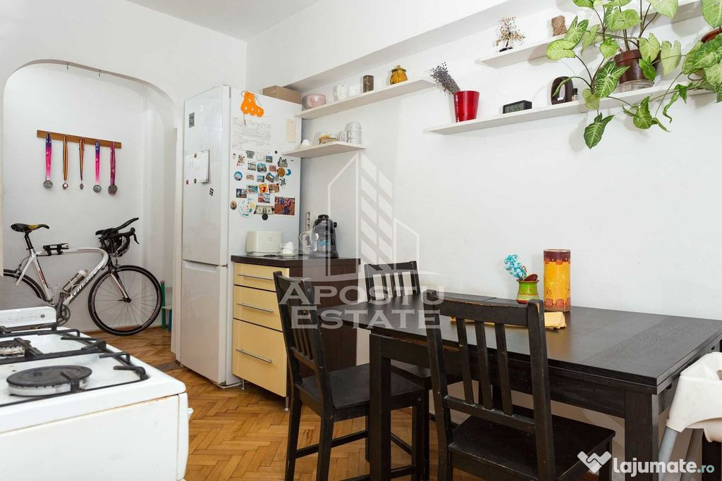 Apartament cu 3 camere, decomandat, etaj intermediar, zon...