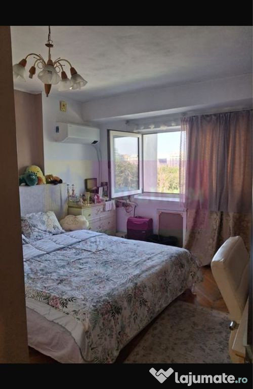 Vanzare apartament 4 camere zona Unirii-stradal