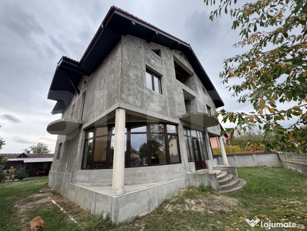 Casă 450 mp , zona Sisesti