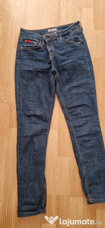 Lee Cooper, Blugi