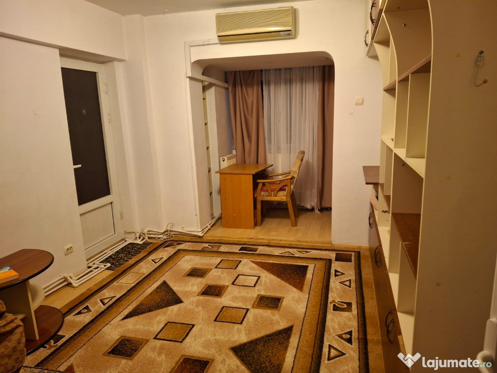 Apartament 3 camere decomandat, et. 3 cu lift, Pacurari