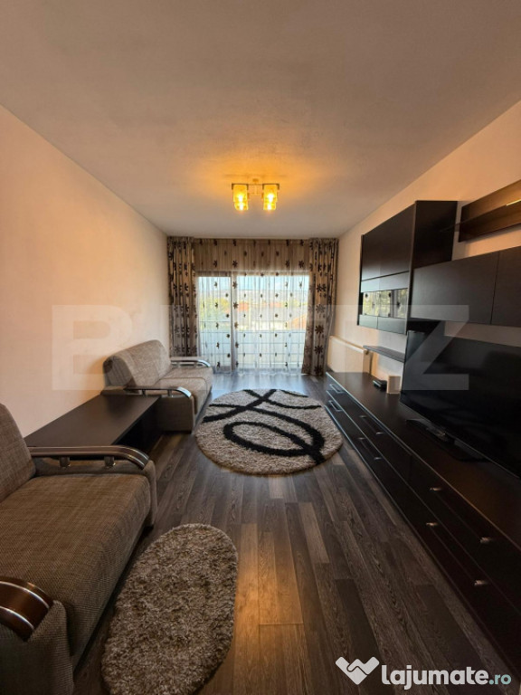 Apartament cu 3 camere, decomandat, 70 mp, etaj 2