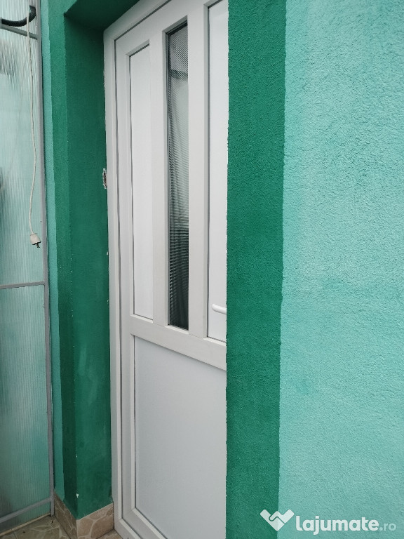 Vând ușa PVC pt casa