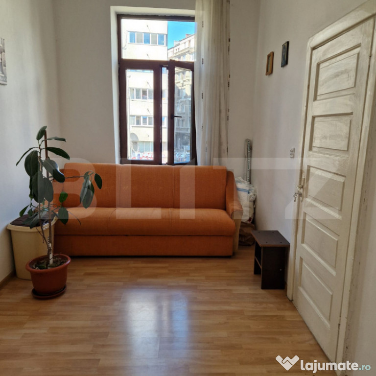 Apartament 3 camere de vanzare - Universitate