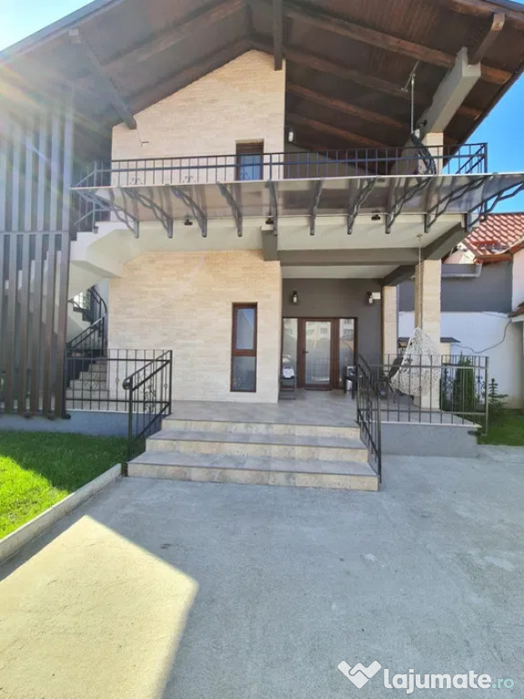 Casa cu doua apartamente Craiter