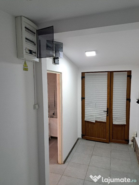 Închiriez spațiu comercial, sect 2