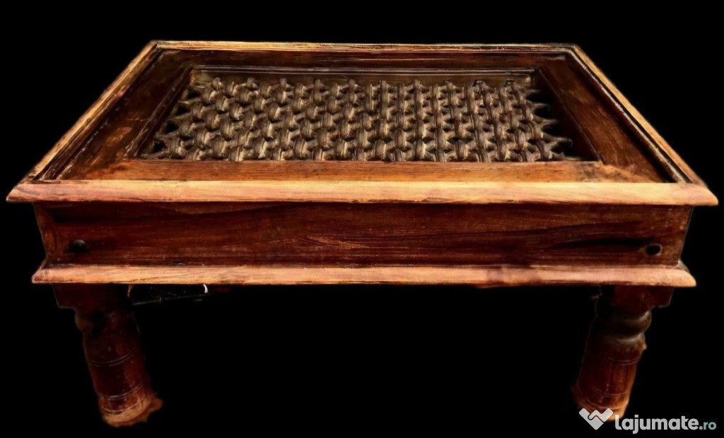 Piesa unica!Măsuță de cafea făcută dintr-un geam medieval