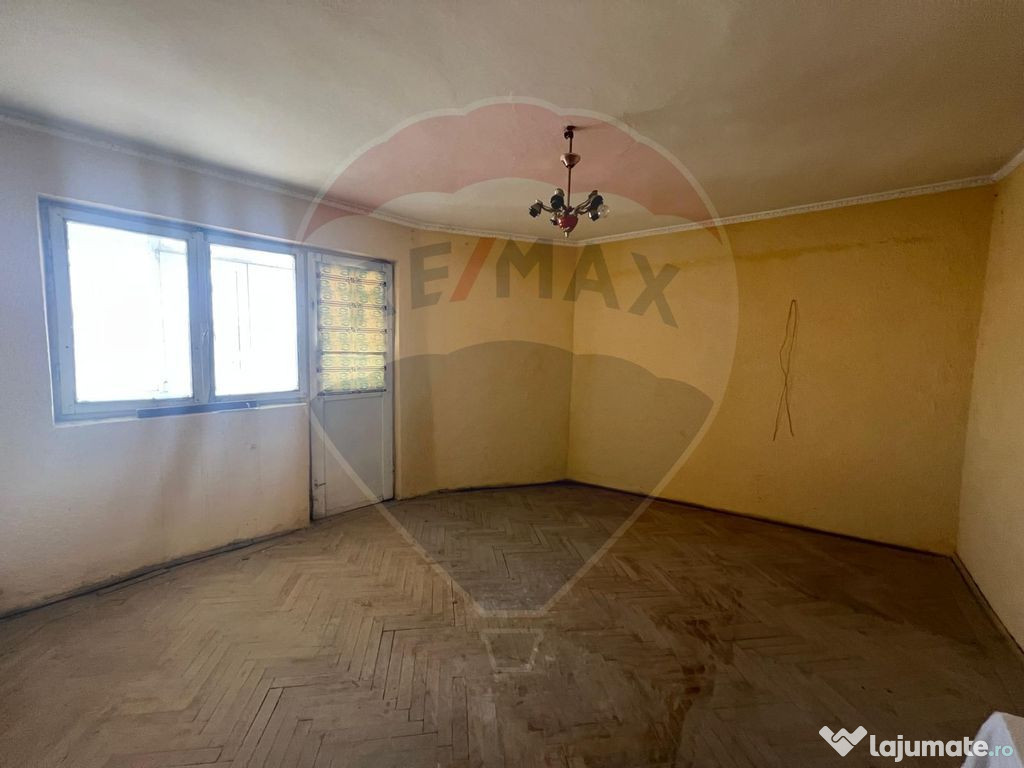 Apartament 4 camere in zona Piata