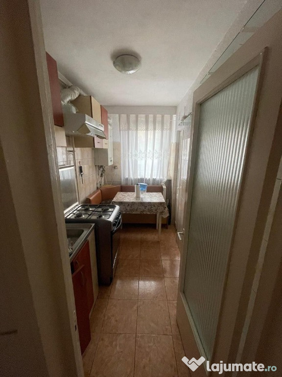 Apartament 2 camere, semidecomandat, etaj 1 - Strada Maratei