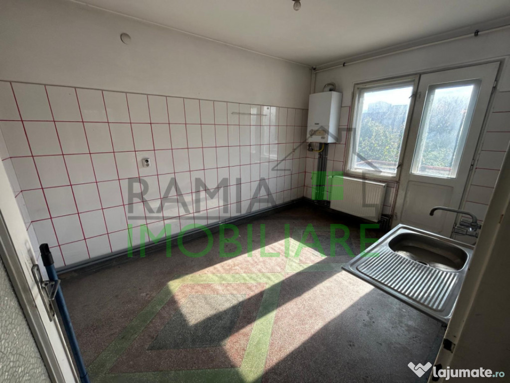 Casa cu 2 apartamente si teren generos-zona centrala, potent